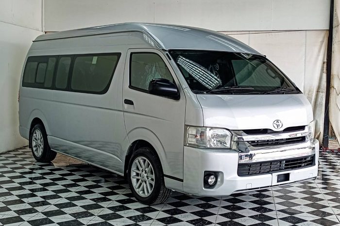 TOYOTA 2WD 2018 3.0 AT COMMUTER SILVER  2276 full