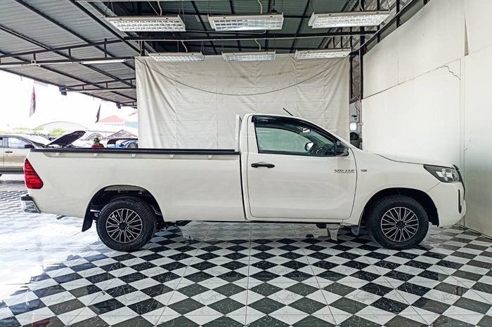 REVO 2WD 2021 2.4J MT STANDARD WHITE  7769 full