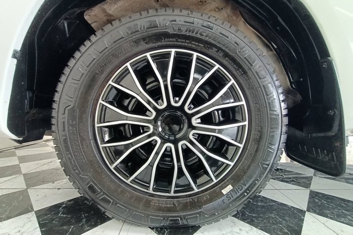 REVO 2WD 2021 2.4J MT STANDARD WHITE  7769 full