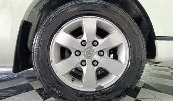 TOYOTA 2WD 2017 3.0 AT COMMUTER WHITE  2521 full