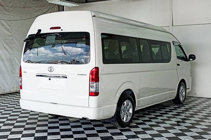 TOYOTA 2WD 2017 3.0 AT COMMUTER WHITE  2521 full