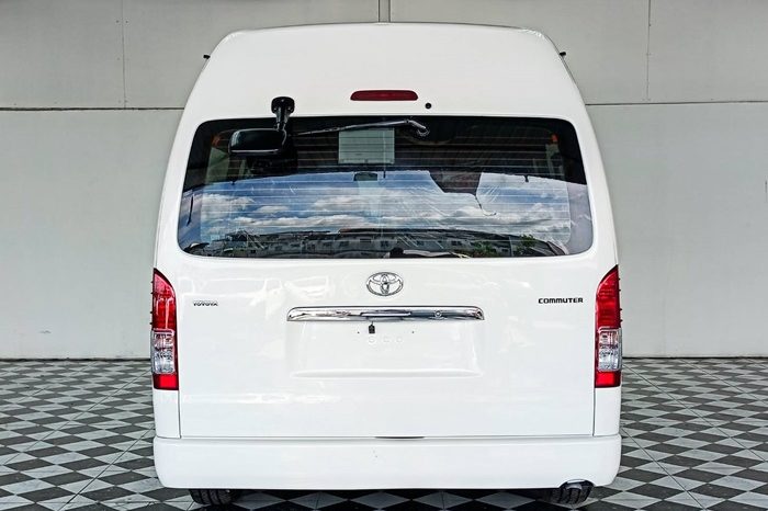 TOYOTA 2WD 2017 3.0 AT COMMUTER WHITE  2521 full