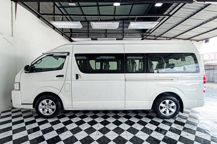 TOYOTA 2WD 2017 3.0 AT COMMUTER WHITE  2521 full
