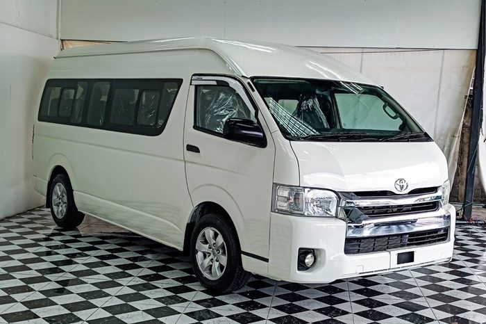 TOYOTA 2WD 2017 3.0 AT COMMUTER WHITE  2521 full