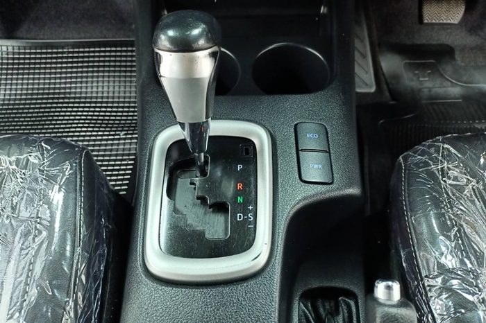 REVO 4WD 2022 2.8G AT DOUBLE CAB SILVER  9963 full