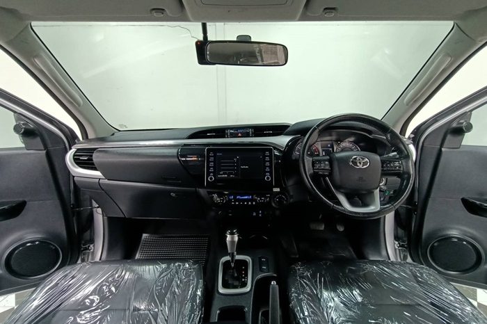 REVO 4WD 2022 2.8G AT DOUBLE CAB SILVER  9963 full