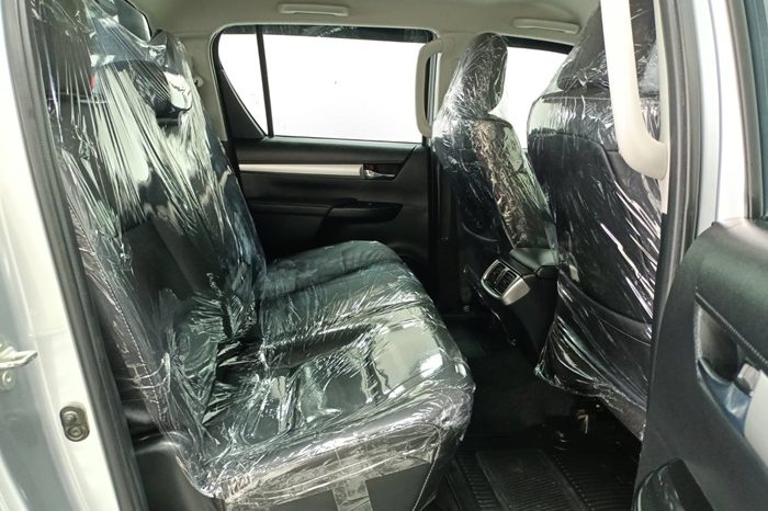 REVO 4WD 2022 2.8G AT DOUBLE CAB SILVER  9963 full