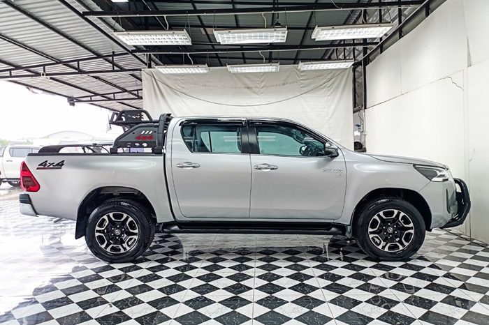 REVO 4WD 2022 2.8G AT DOUBLE CAB SILVER  9963 full