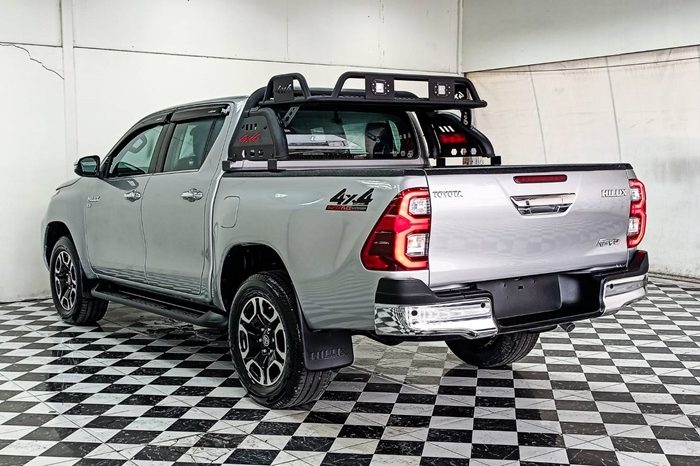 REVO 4WD 2022 2.8G AT DOUBLE CAB SILVER  9963 full
