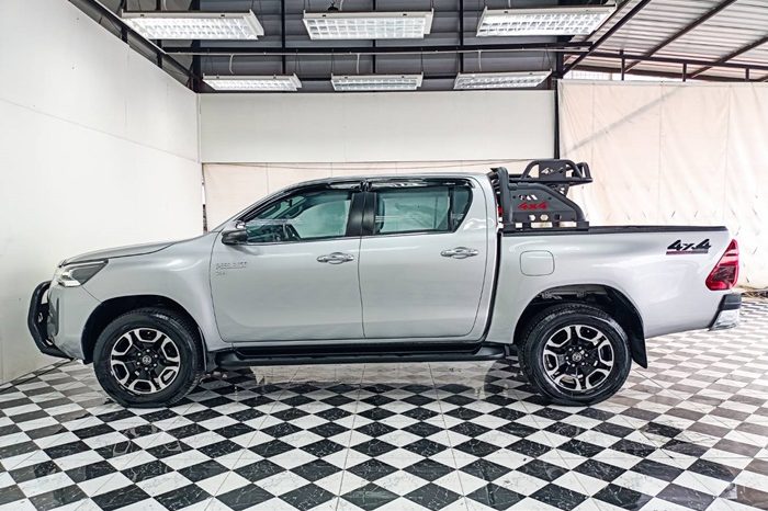REVO 4WD 2022 2.8G AT DOUBLE CAB SILVER  9963 full