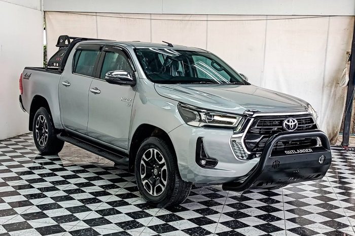 REVO 4WD 2022 2.8G AT DOUBLE CAB SILVER  9963 full
