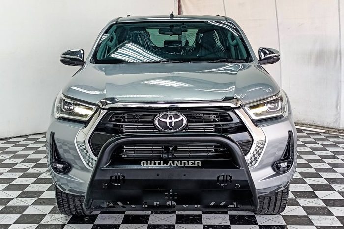 REVO 4WD 2022 2.8G AT DOUBLE CAB SILVER  9963 full