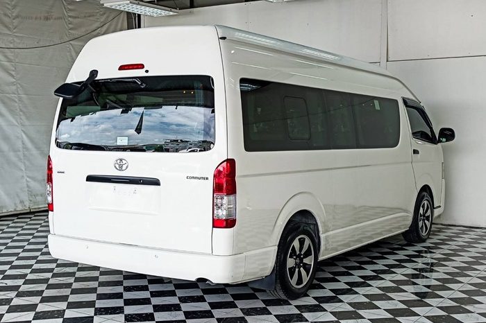 TOYOTA 2WD 2018 3.0 MT COMMUTER WHITE  6540 full
