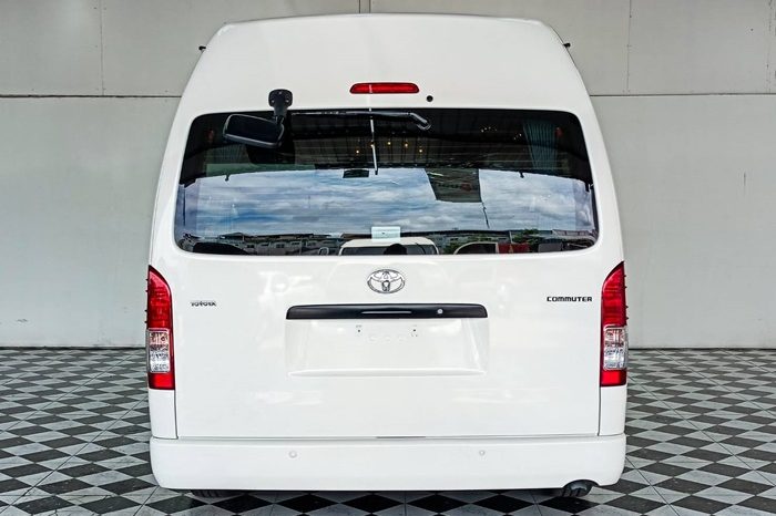 TOYOTA 2WD 2018 3.0 MT COMMUTER WHITE  6540 full