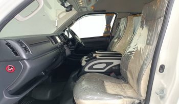 TOYOTA 2WD 2018 3.0 MT COMMUTER WHITE  6540 full