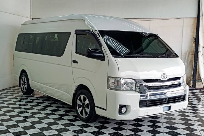 TOYOTA 2WD 2018 3.0 MT COMMUTER WHITE  6540 full