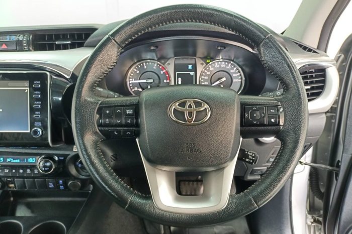 REVO 4WD 2022 2.8G AT DOUBLE CAB SILVER  3380 full