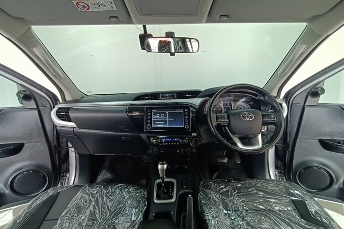 REVO 4WD 2022 2.8G AT DOUBLE CAB SILVER  3380 full
