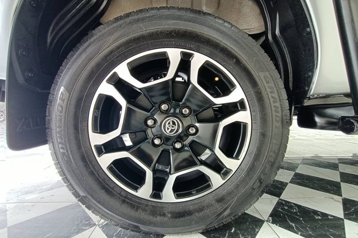 REVO 4WD 2022 2.8G AT DOUBLE CAB SILVER  3485 full