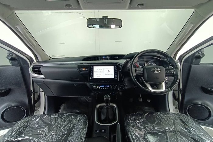 REVO 4WD 2021 2.8G MT SMART CAB WHITE  6382 full