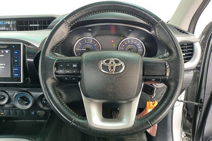 REVO 4WD 2020 2.4E MT SMART CAB SILVER  3696 full