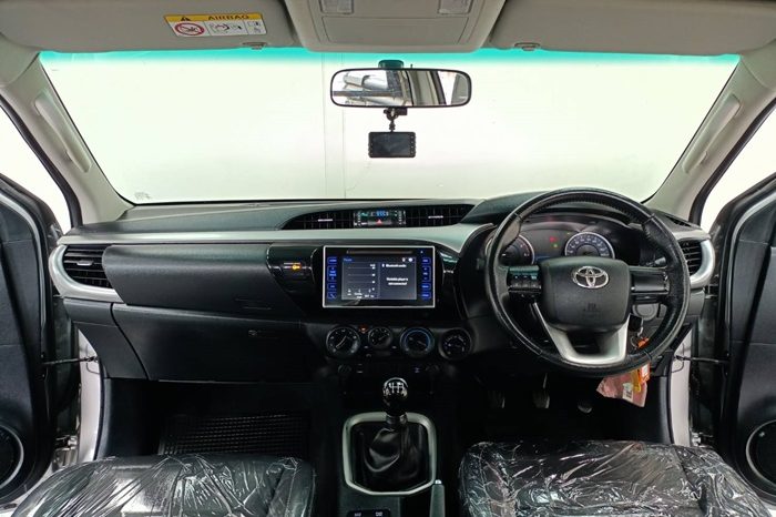 REVO 4WD 2020 2.4E MT SMART CAB SILVER  3696 full