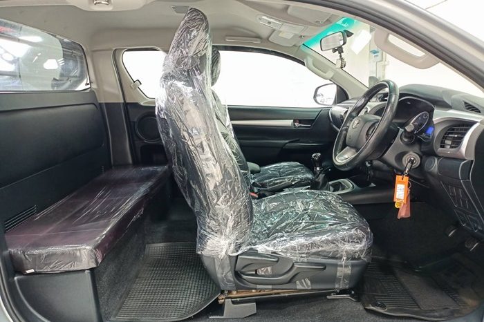 REVO 4WD 2020 2.4E MT SMART CAB SILVER  3696 full