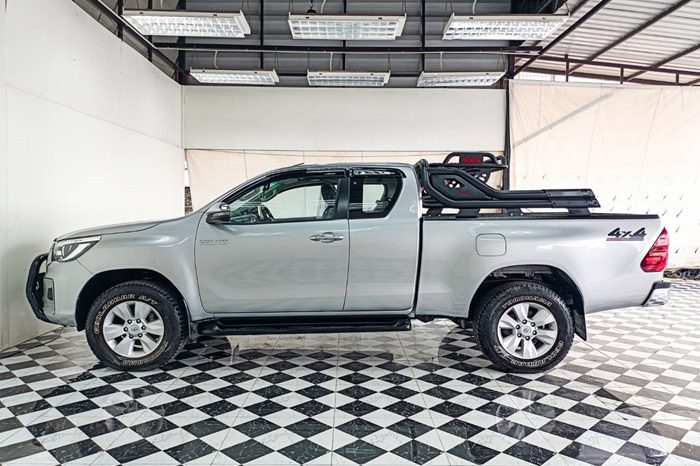 REVO 4WD 2020 2.4E MT SMART CAB SILVER  3696 full