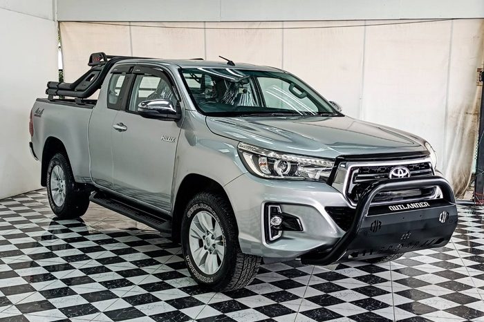REVO 4WD 2020 2.4E MT SMART CAB SILVER  3696 full