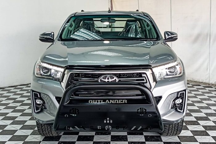 REVO 4WD 2020 2.4E MT SMART CAB SILVER  3696 full