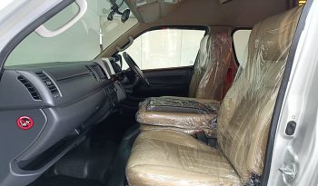 TOYOTA 2WD 2018 3.0 MT COMMUTER SILVER  6380 full