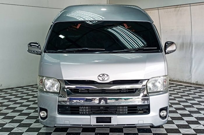 TOYOTA 2WD 2018 3.0 MT COMMUTER SILVER  6380 full