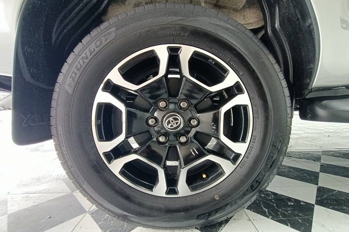 REVO 4WD 2022 2.8G AT DOUBLE CAB SILVER  3453 full