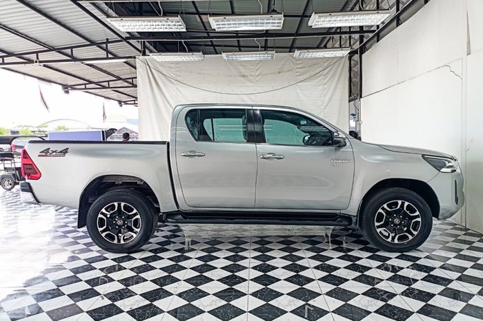 REVO 4WD 2022 2.8G AT DOUBLE CAB SILVER  3453 full