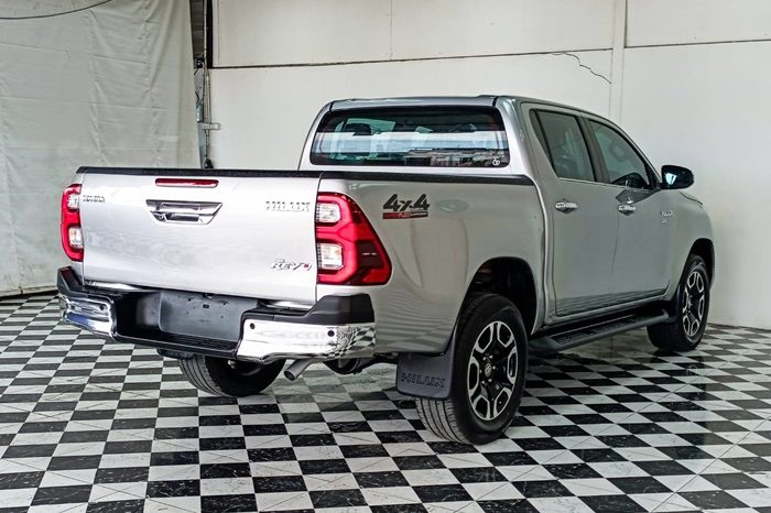 REVO 4WD 2022 2.8G AT DOUBLE CAB SILVER  3453 full