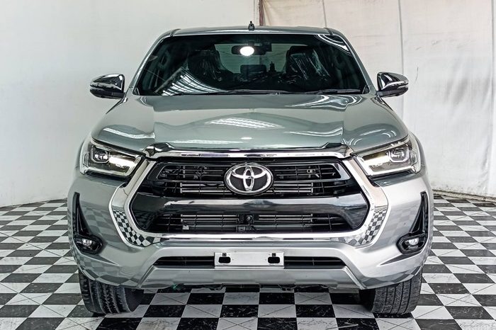 REVO 4WD 2022 2.8G AT DOUBLE CAB SILVER  3453 full