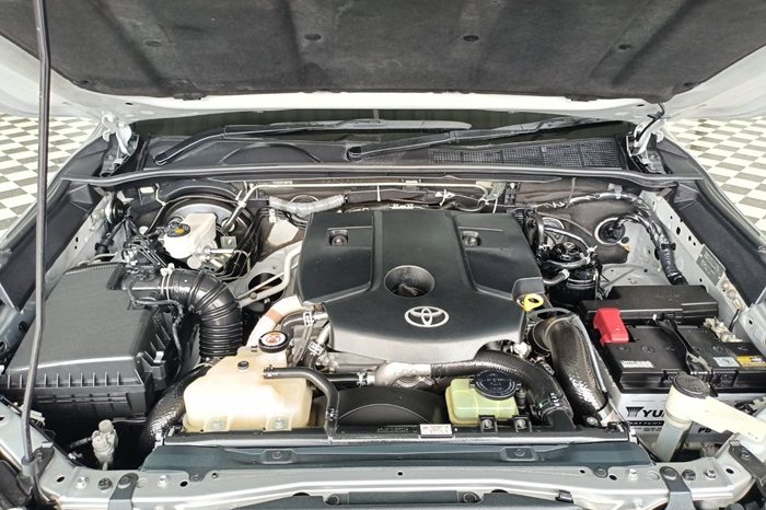 REVO 4WD 2022 2.8G AT DOUBLE CAB SILVER  3453 full