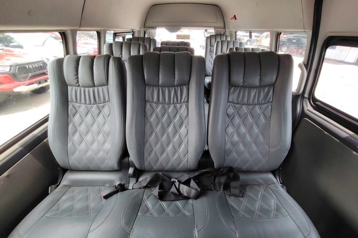 TOYOTA 2WD 2018 3.0 MT COMMUTER WHITE  9590 full