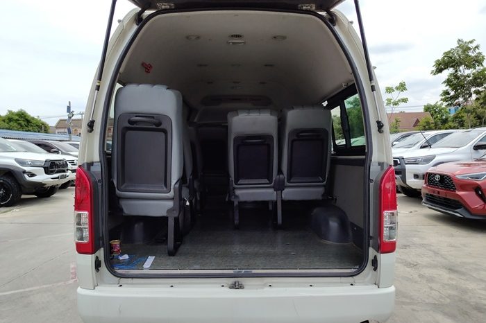 TOYOTA 2WD 2018 3.0 MT COMMUTER WHITE  9590 full