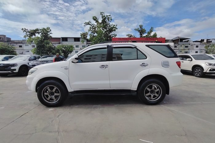 TOYOTA 4WD 2005 2.7V AT FORTUNER WHITE  6119 full
