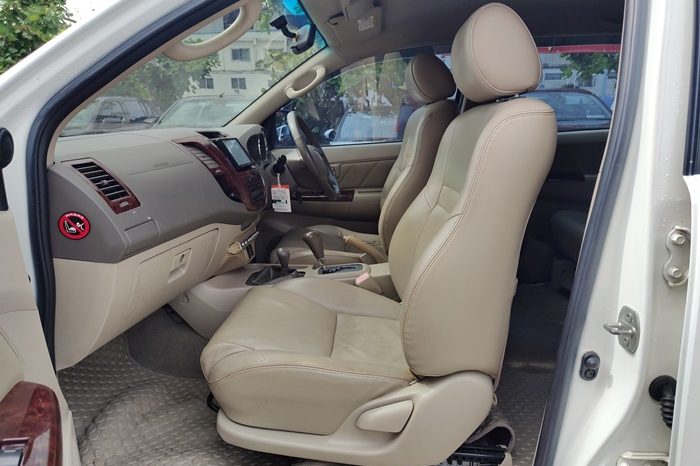TOYOTA 4WD 2005 2.7V AT FORTUNER WHITE  6119 full