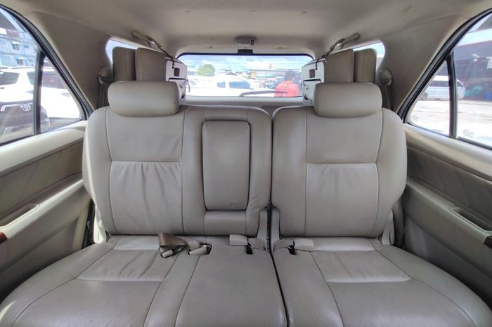 TOYOTA 4WD 2005 2.7V AT FORTUNER WHITE  6119 full