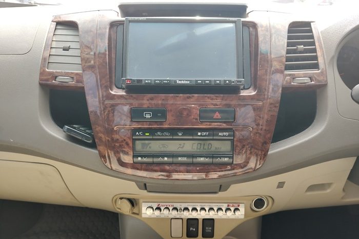 TOYOTA 4WD 2005 2.7V AT FORTUNER WHITE  6119 full