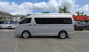 TOYOTA 2WD 2017 3.0 MT COMMUTER SILVER  4260 full