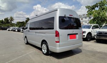 TOYOTA 2WD 2017 3.0 MT COMMUTER SILVER  4260 full