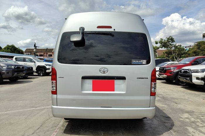 TOYOTA 2WD 2017 3.0 MT COMMUTER SILVER  4260 full