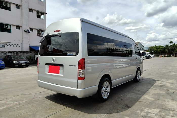 TOYOTA 2WD 2017 3.0 MT COMMUTER SILVER  4260 full