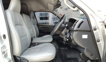 TOYOTA 2WD 2017 3.0 MT COMMUTER SILVER  4260 full