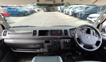 TOYOTA 2WD 2017 3.0 MT COMMUTER SILVER  4260 full