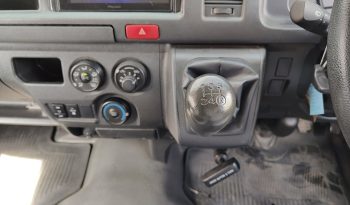 TOYOTA 2WD 2017 3.0 MT COMMUTER SILVER  4260 full